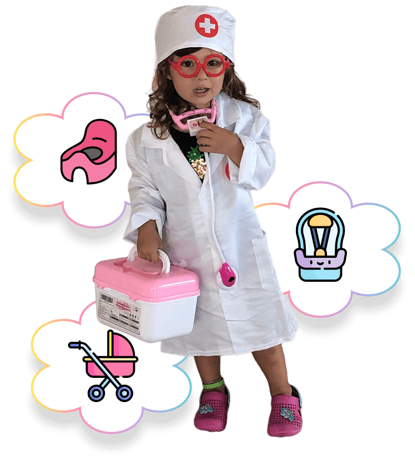 Bambina vestita da dottoressa con kit medico, occhiali rossi e cappello bianco.